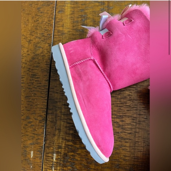 ✨SALE✨ Ugg pink bow boots ✨SALE✨ - Picture 6 of 7